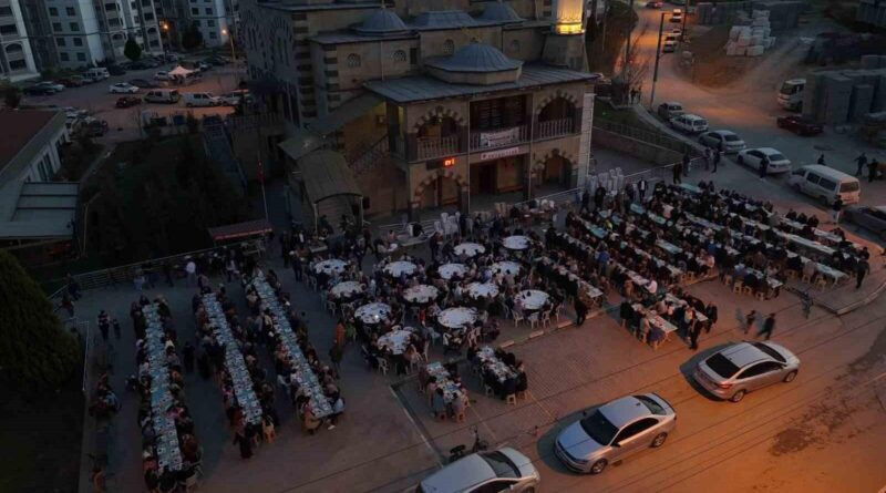 Soğuksu Mahallesi iftar programında bir araya geldi 1