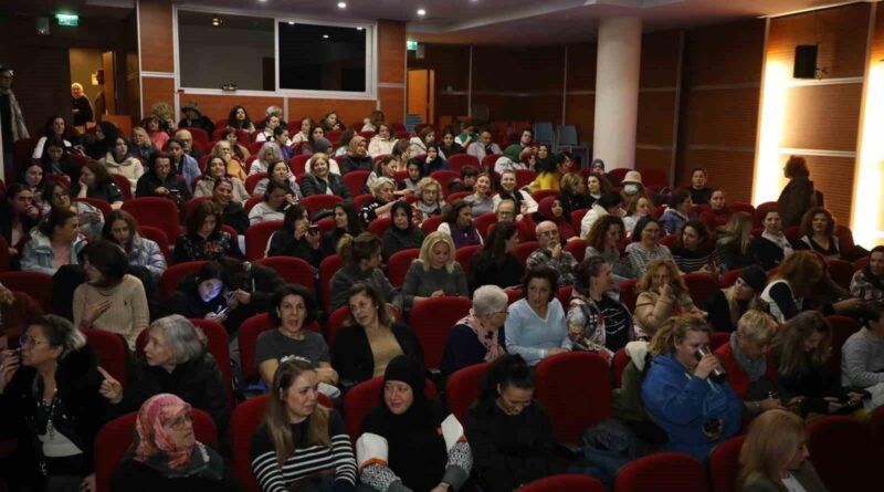 Sumru Yavrucuk, Eyüpsultan'da 'Shirley Valentine' ile Kadınlar Günü'nü Kutladı 1