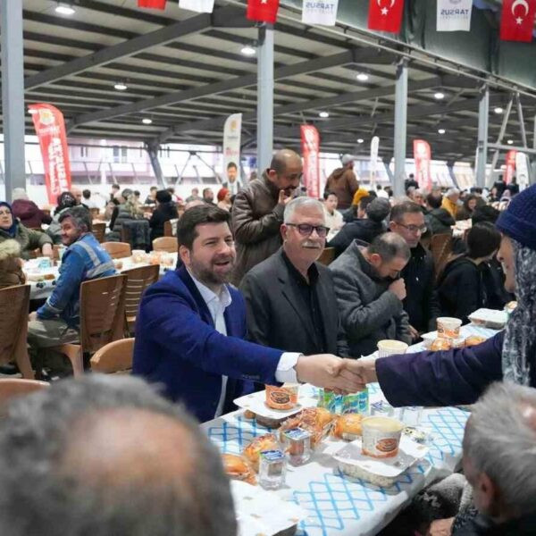 Tarsus Belediyesi tarafından düzenlenen iftar sofrası