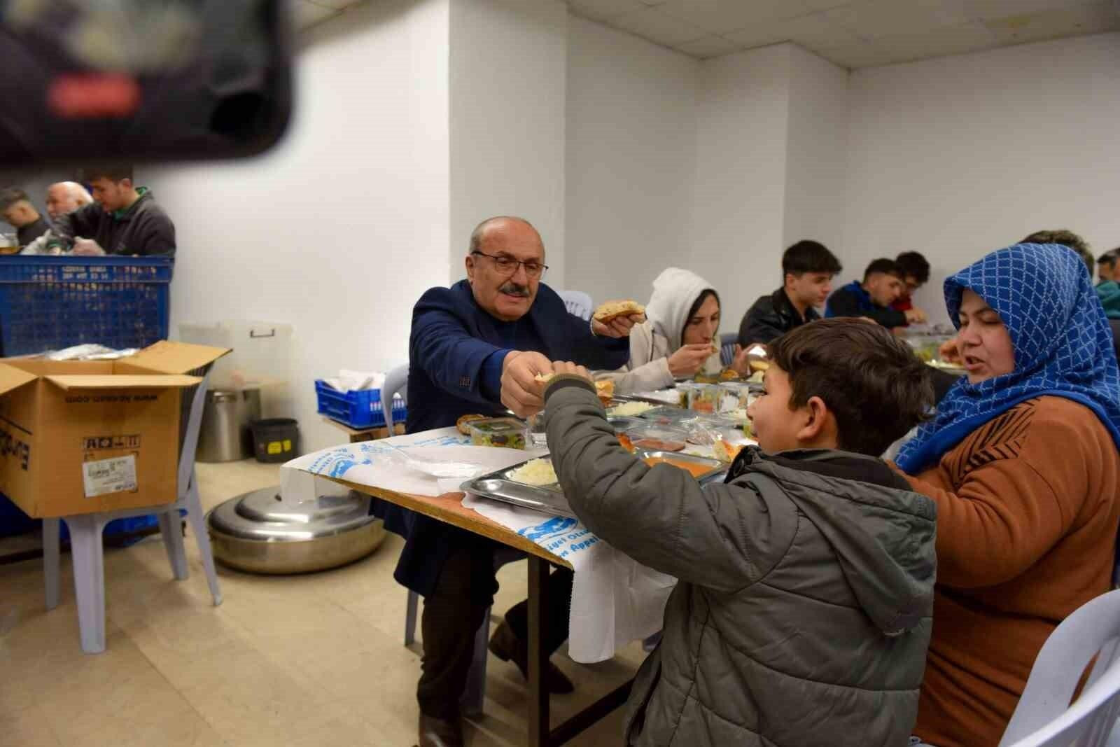 Taşköprü Belediye Başkanı Hüseyin Arslan Vatandaşlarla Birlikte İlk Orucunu Açtı