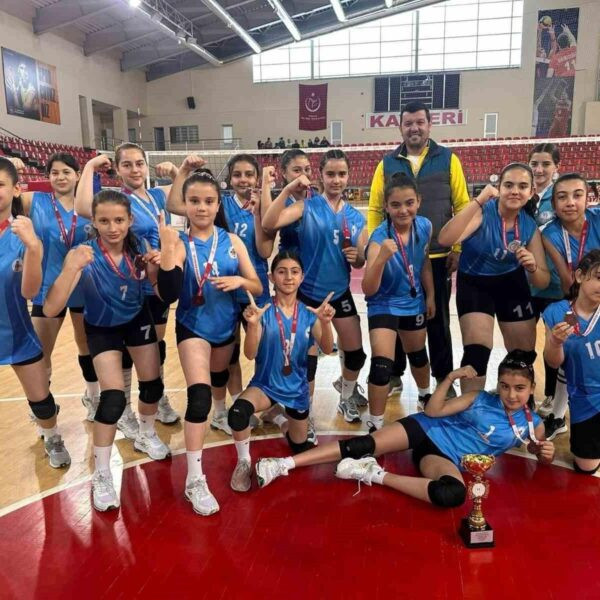 Tomarza Belediyespor Kız Voleybol Takımı-1