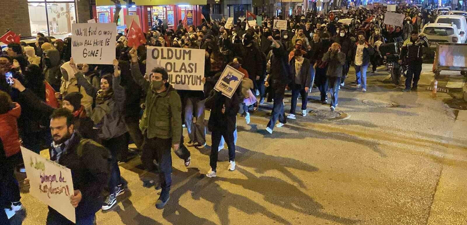 Toplantı ve gösteri yürüyüşlerinde kanunlara aykırı davrananlara geçit yok