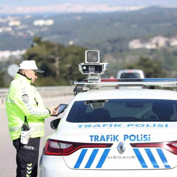 Trafik polislerinin radar denetimi-5