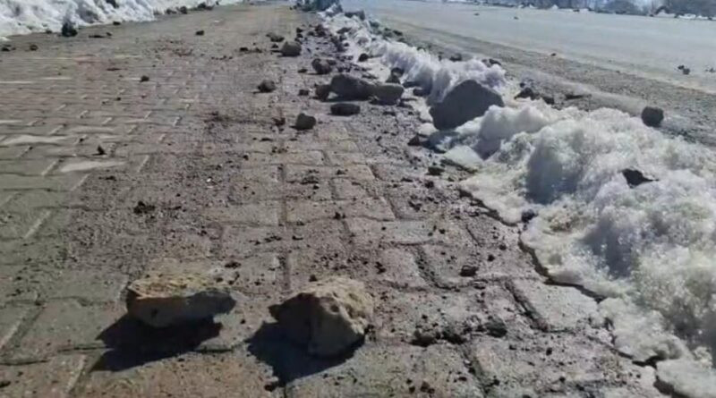 Tunceli'nin Pülümür İlçesinde Taş Kaya Düşmeleri Tehlike Oluşturuyor 1