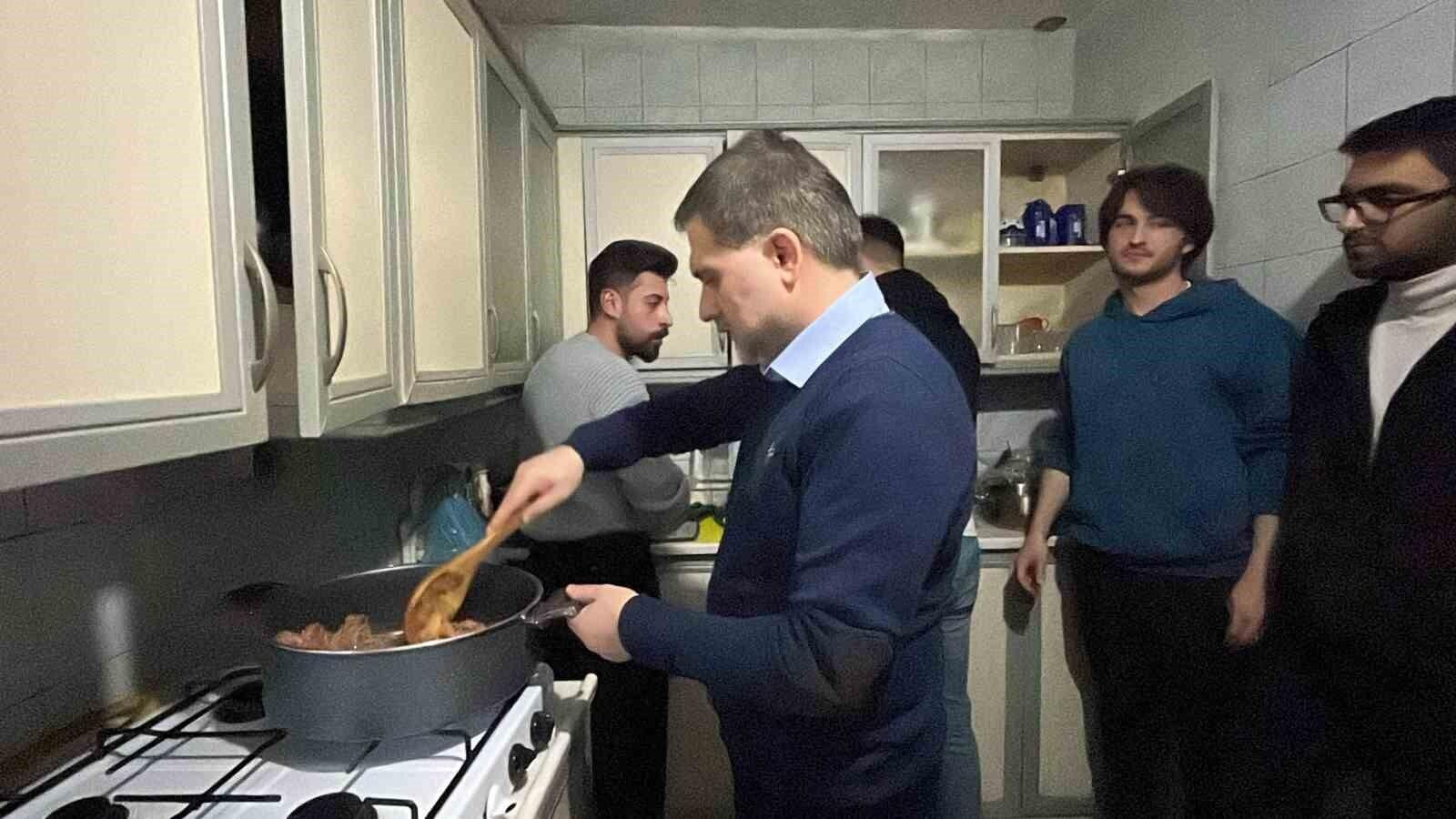 Yakutiye Belediye Başkanı Mahmut Uçar’ın Üniversiteli Gençlerle İlk İftarı