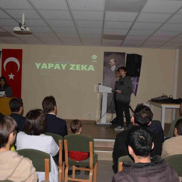 Yapay zeka konferansında öğrenciler sunum yapıyor.-1