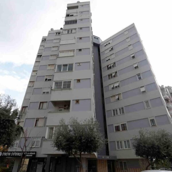 Yıldırımın düştüğü apartman binası-7