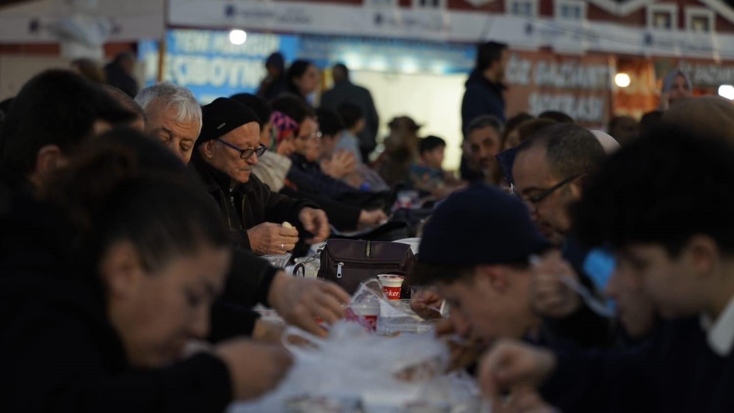 Yunusemre Belediyesi, Vatandaşları ile Ramazan Iftarı’nda Bir Araya Geldi