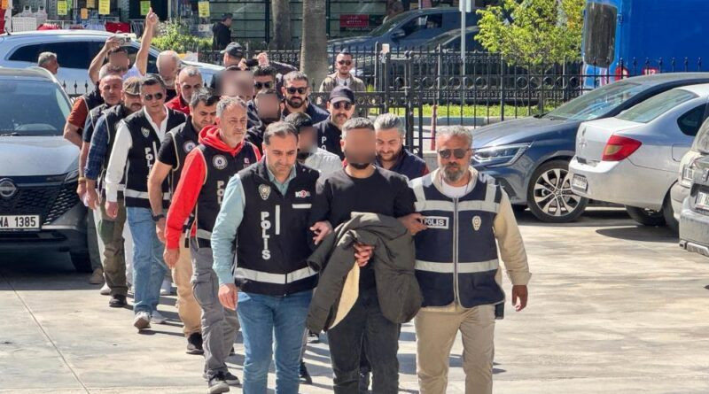 Adliyeye sevk edilirken "Düğün alayı mı var" demişlerdi, 3'ü tutuklandı 1