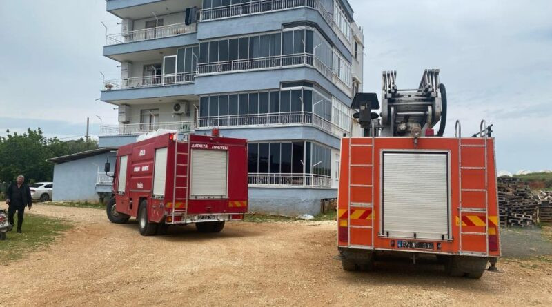 Serik'te apartman dairesinde çıkan yangın korkuttu 4