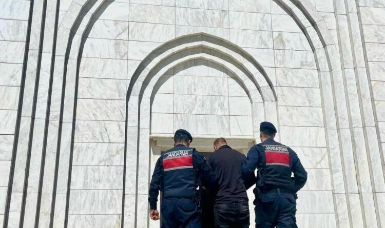 Aranan şahıs jandarmadan kaçamadı 1