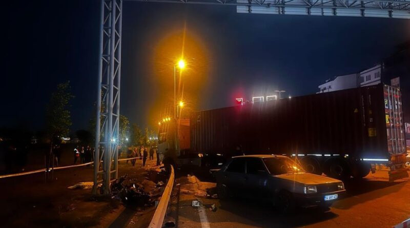 Beylikdüzü’nde kontrolden çıkan tır motosiklete çarptı: 1 ölü, 2 yaralı 1