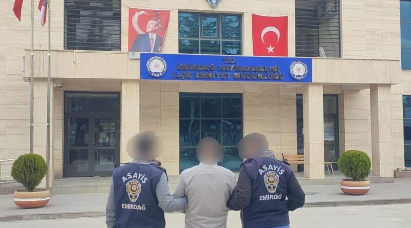 Çeşitli suçlardan aranan şahsı polis yakaladı 1