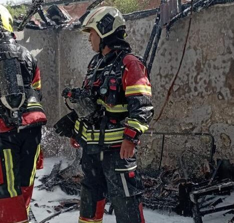 Edremit’te çıkan yangın metruk binaya sıçradı 1
