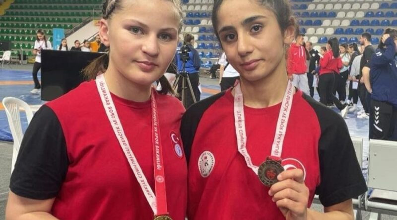 Erzincanlı ortaokullu güreşçiden Türkiye Şampiyonluğu 1