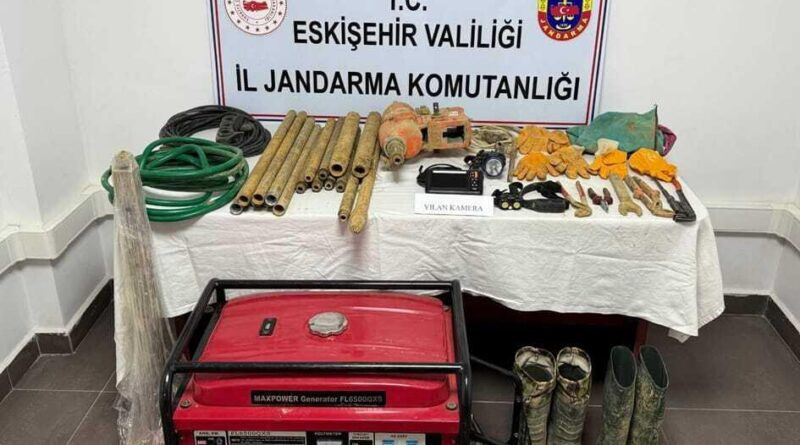 Eskişehir’de kaçak kazı yapan şahıslar suçüstü yakalandı 1