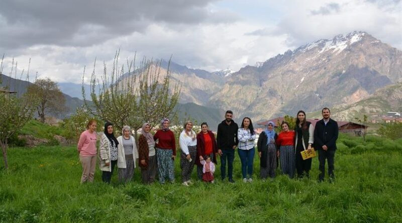 Hakkari'de kadın üreticilere safran yetiştiriciliği eğitimi 1