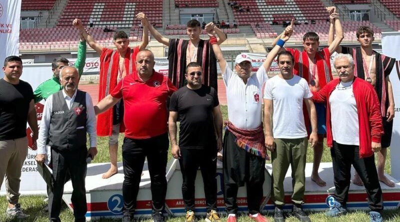 Hakkarili güreşçilerden büyük başarı 1