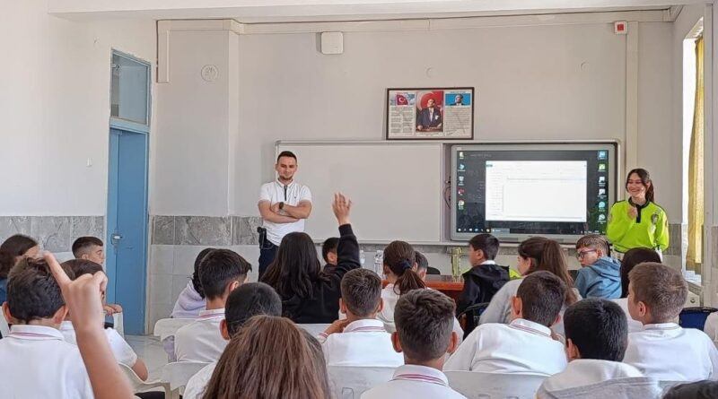 Karapınar'da öğrencilere trafik güvenliği semineri verildi 1