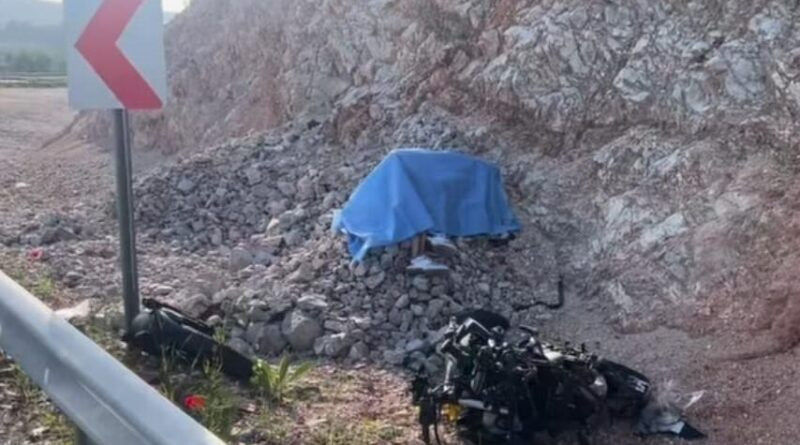 Manisa'da motosiklet yoldan çıktı: 1 ölü, 1 yaralı 1