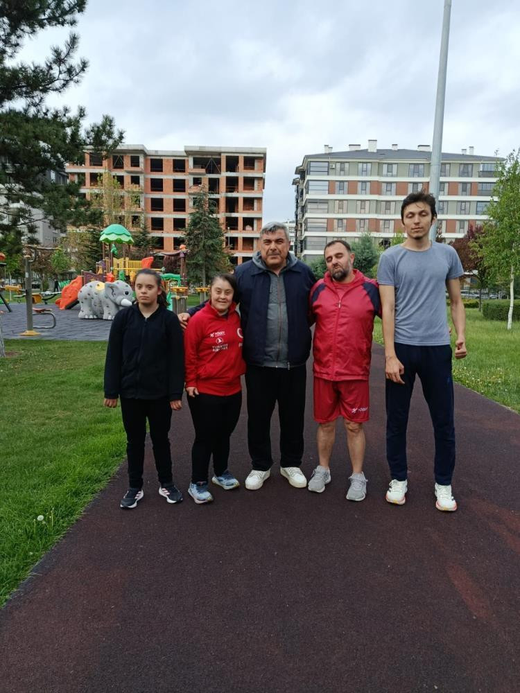 Şampiyon sporculara moral ziyareti