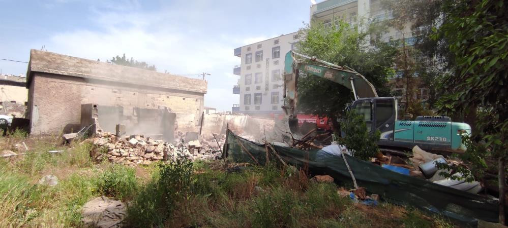 Şanlıurfa’da ilginç yıkım