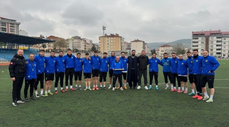 Söğütspor yönetimi, zorlu maç öncesi oyuncuların tüm alacaklarını ödedi 1
