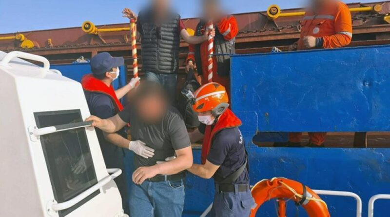 Ticari gemide yaralanan vatandaş için tıbbi tahliye 1